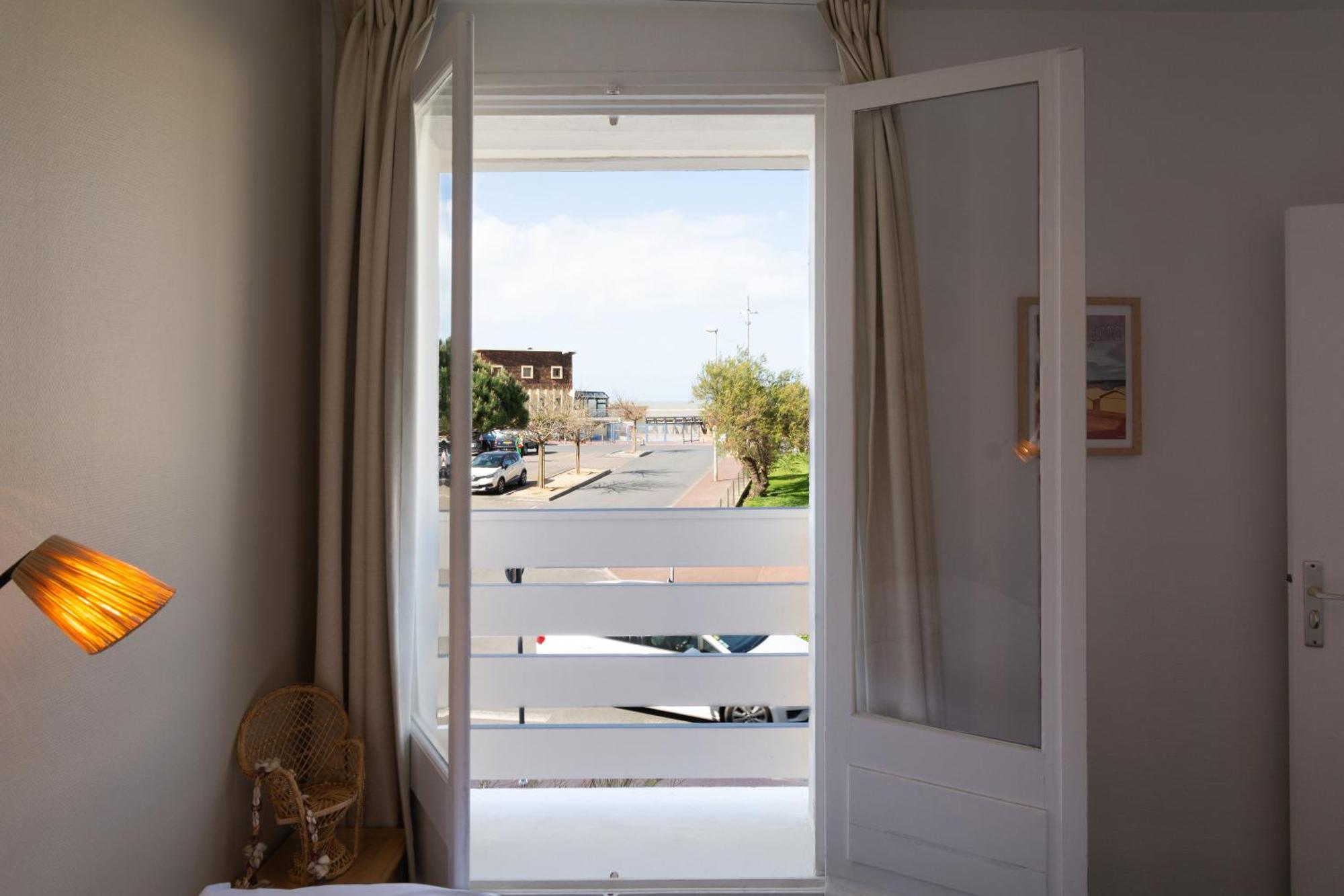 Hotel De La Plage Courseulles-sur-Mer Ngoại thất bức ảnh
